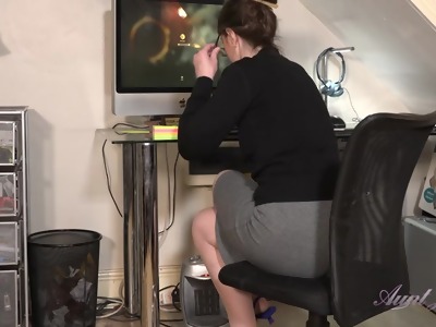 Beeg masturbates fantasizes her aurorbeeg