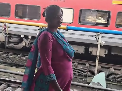 Beeg college toilet have train